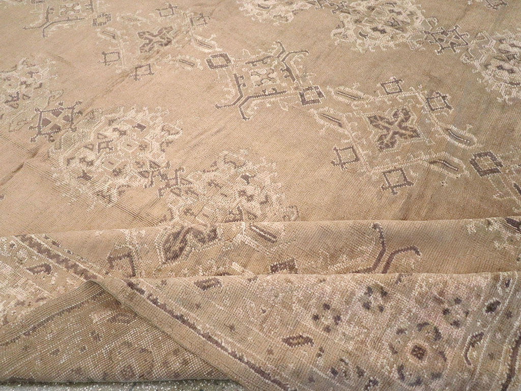 Vintage Turkish Oushak Carpet, No.10034 - Staging