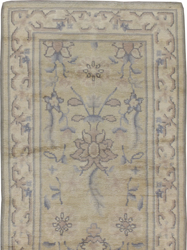 A European Carpet, No.10355 - Staging