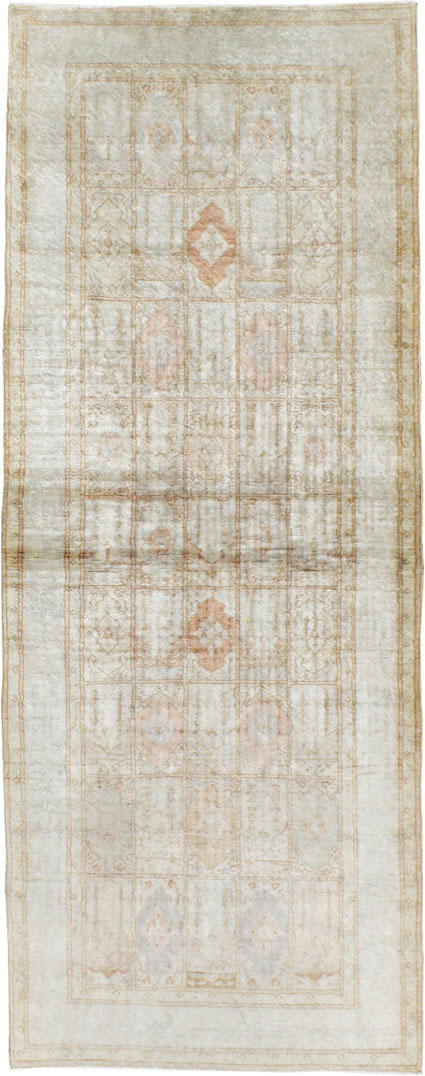 A Sivas Carpet, No.10789 - Staging
