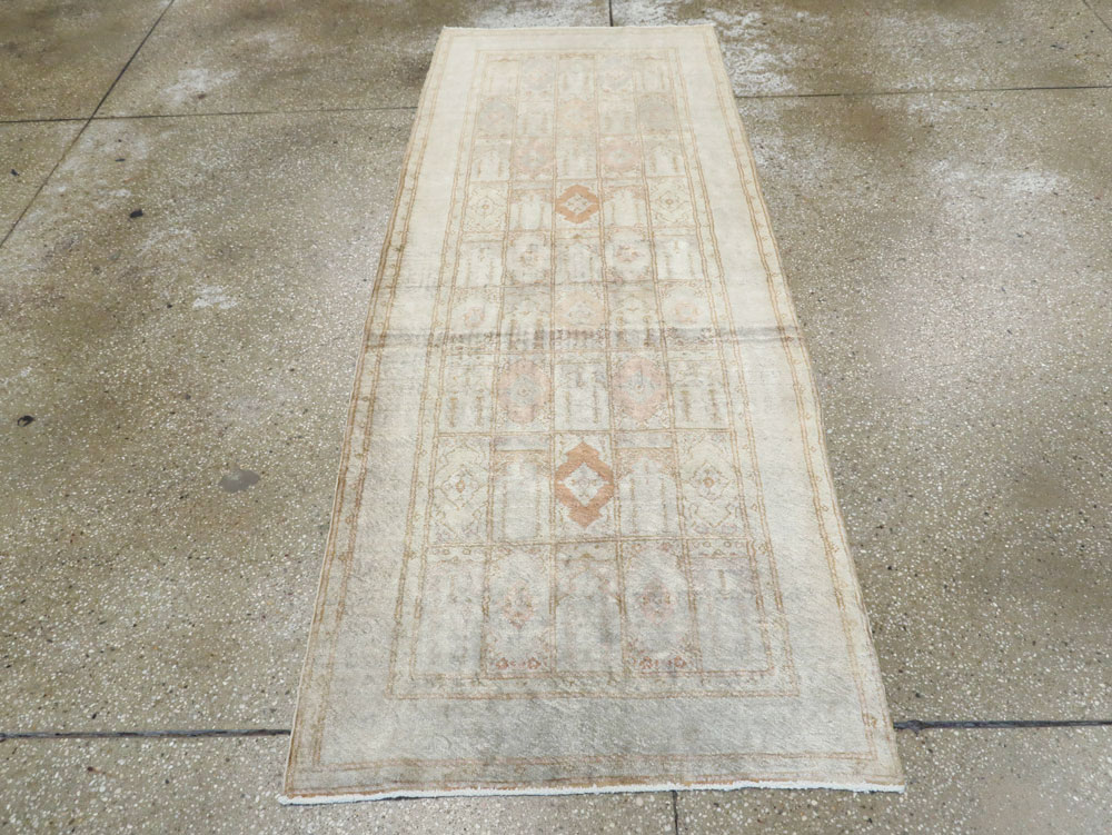 A Sivas Carpet, No.10789 - Staging