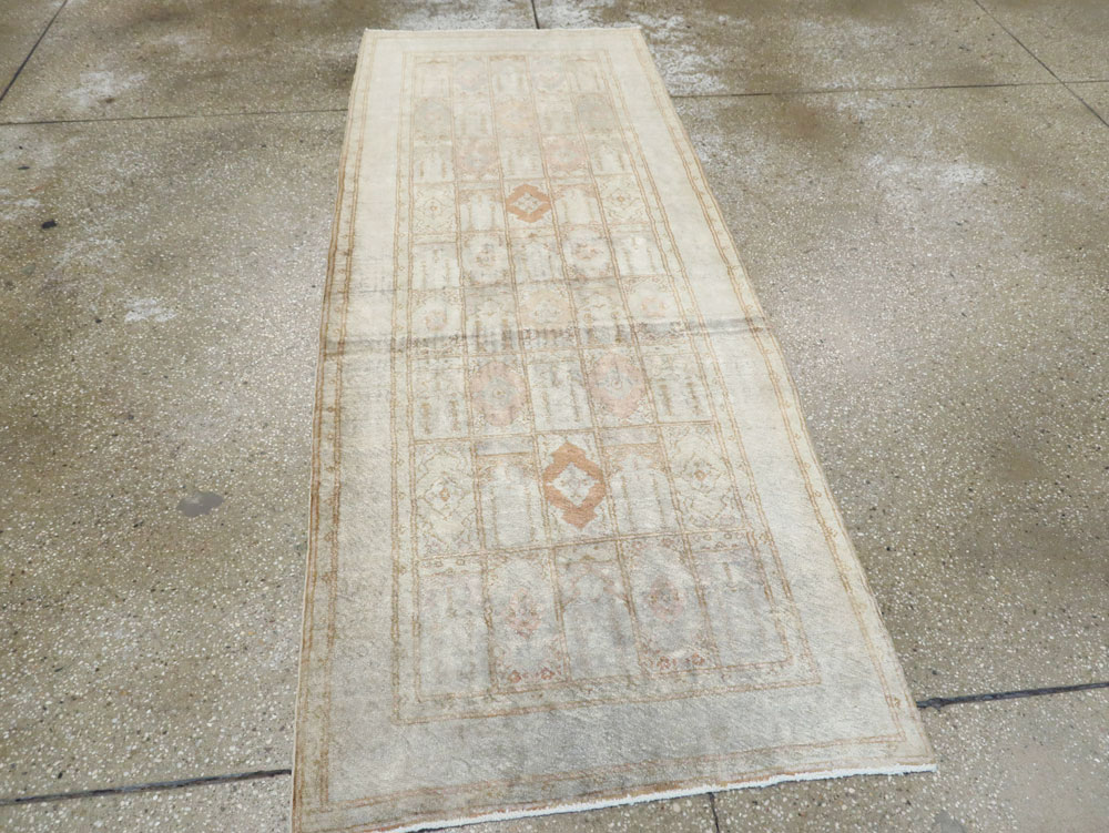 A Sivas Carpet, No.10789 - Staging