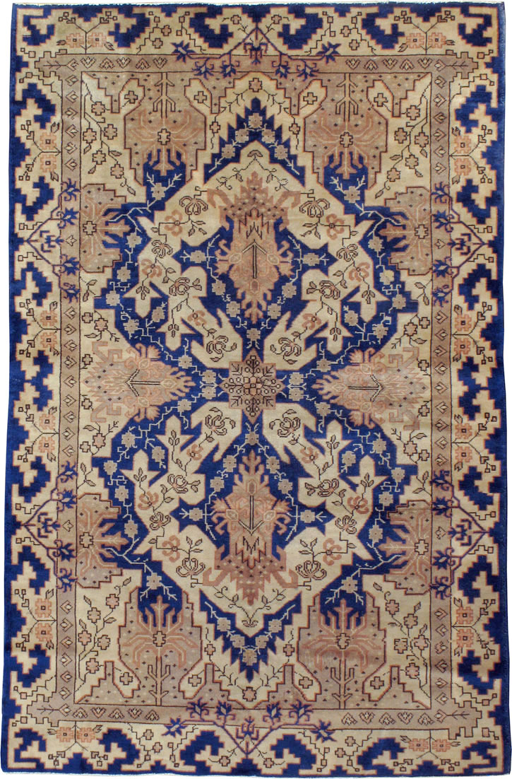 Vintage Indian Lahore Carpet, No.11345 - Staging
