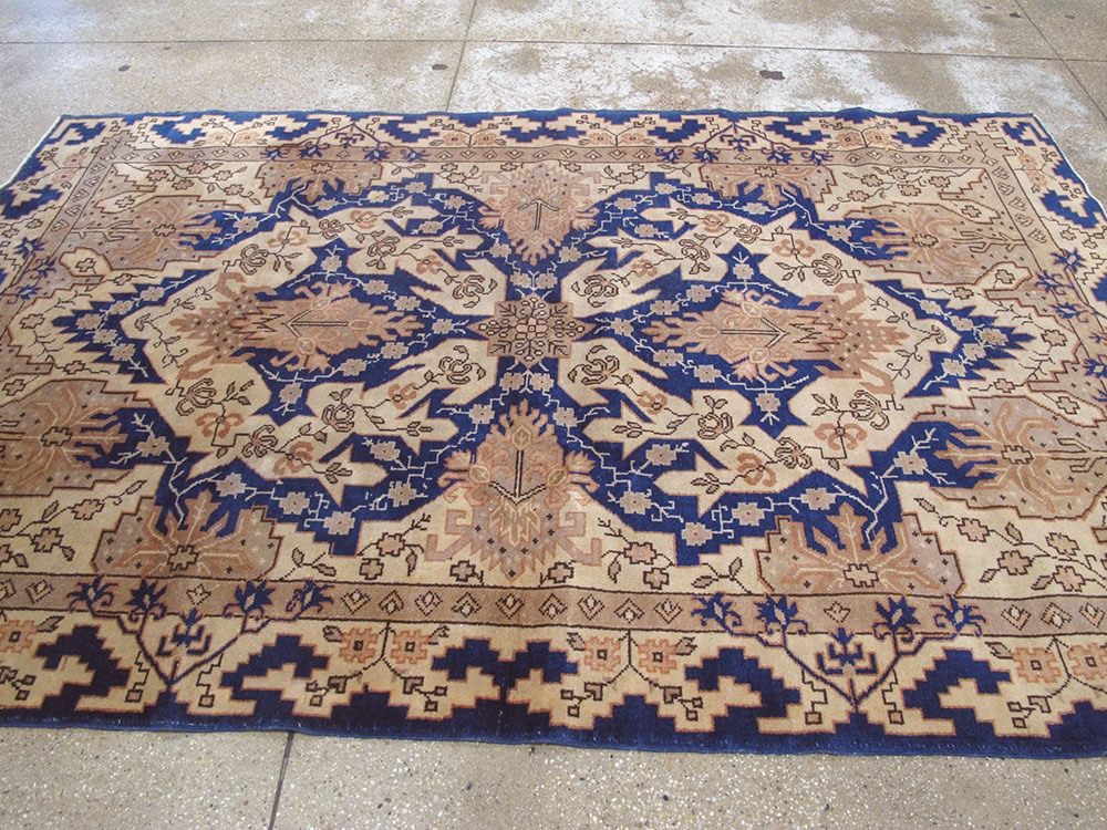 Vintage Indian Lahore Carpet, No.11345 - Staging