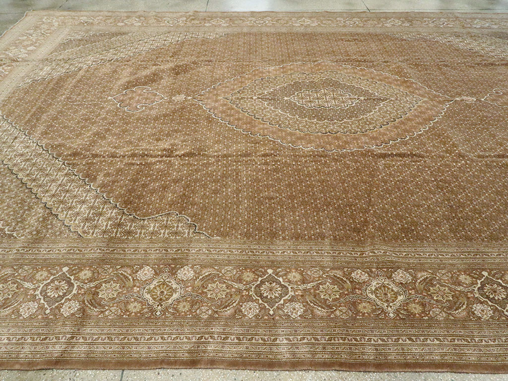 Vintage Persian Tabriz Carpet, No.11740 - Staging