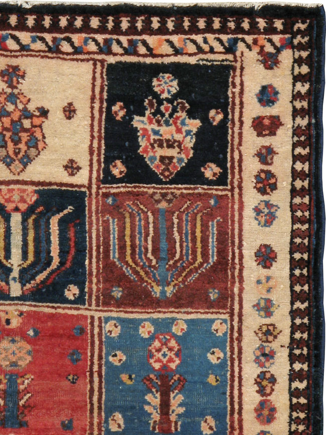 Vintage Persian Bakhtiari Rug, No.11901 - Staging