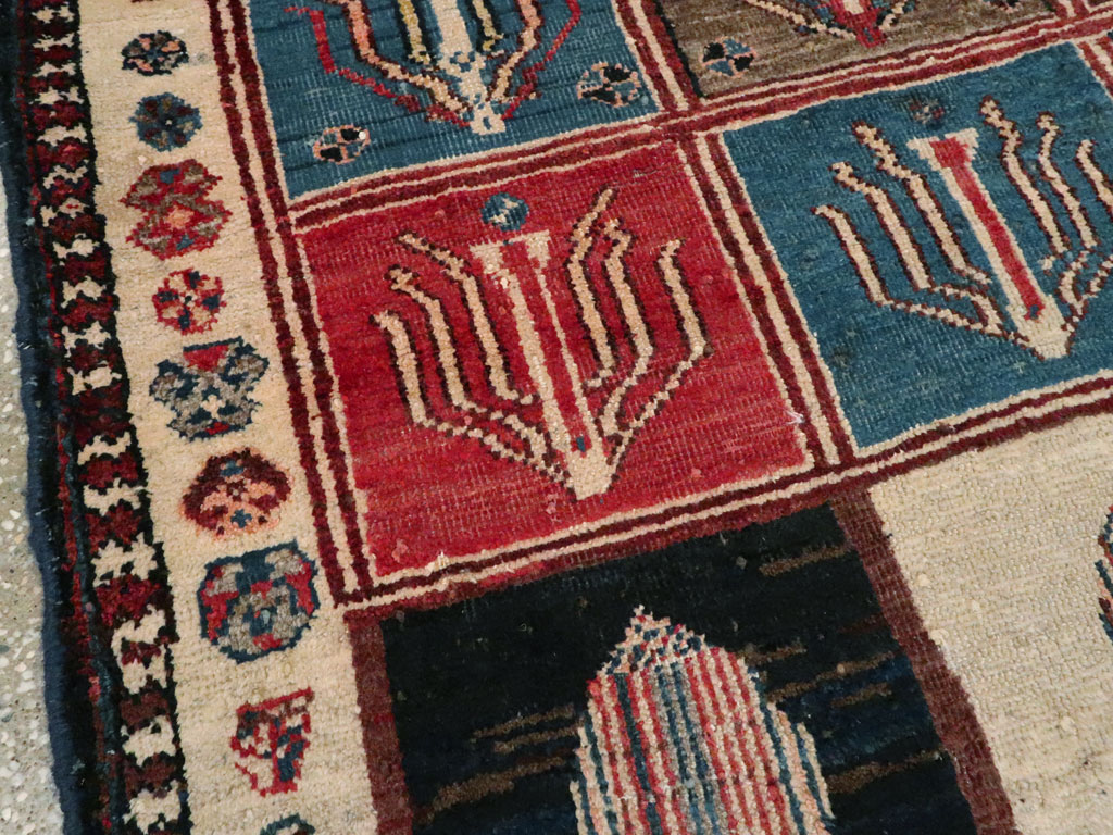 Vintage Persian Bakhtiari Rug, No.11901 - Staging