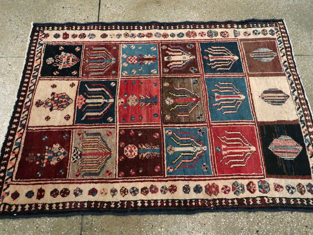 Vintage Persian Bakhtiari Rug, No.11901 - Staging