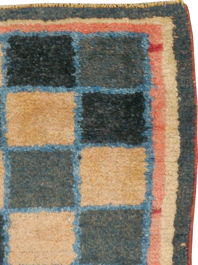 Antique Gabbeh Rug, No.11949 - Staging