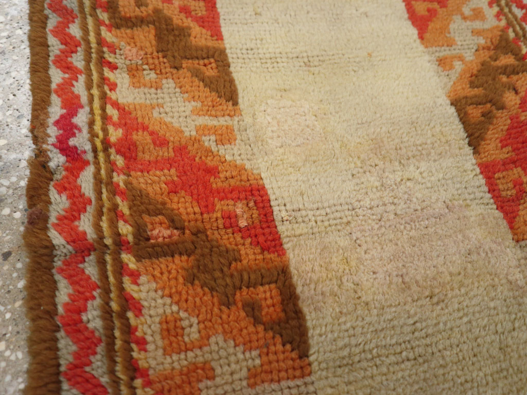 Vintage Continental European Throw Rug, No.12153 - Staging