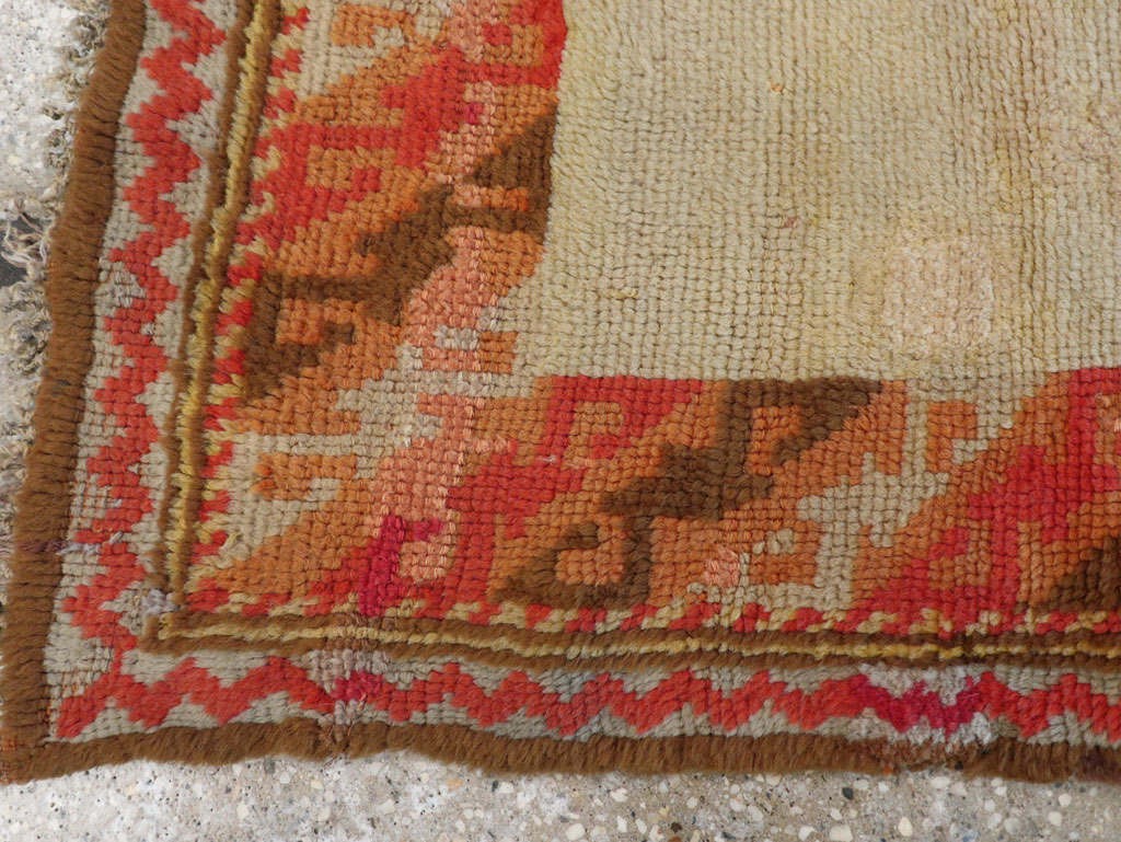 Vintage Continental European Throw Rug, No.12153 - Staging