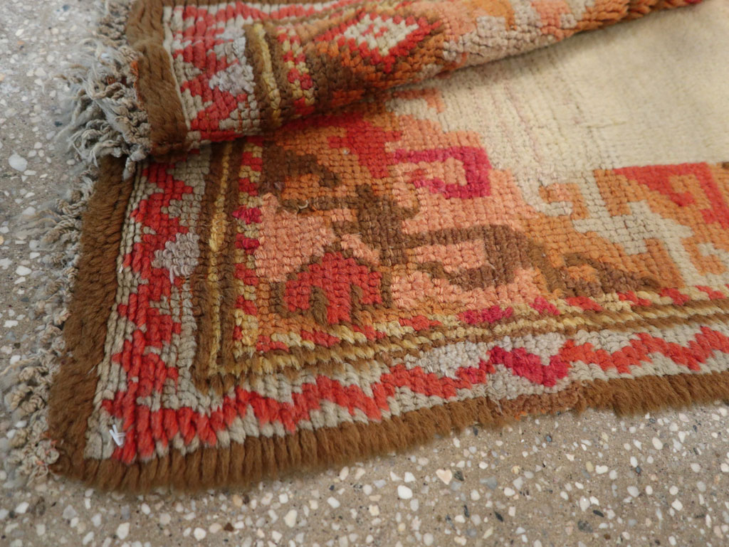 Vintage Continental European Throw Rug, No.12153 - Staging