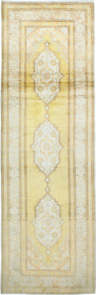 Vintage Turkish Sivas Runner, No.12434 - Staging
