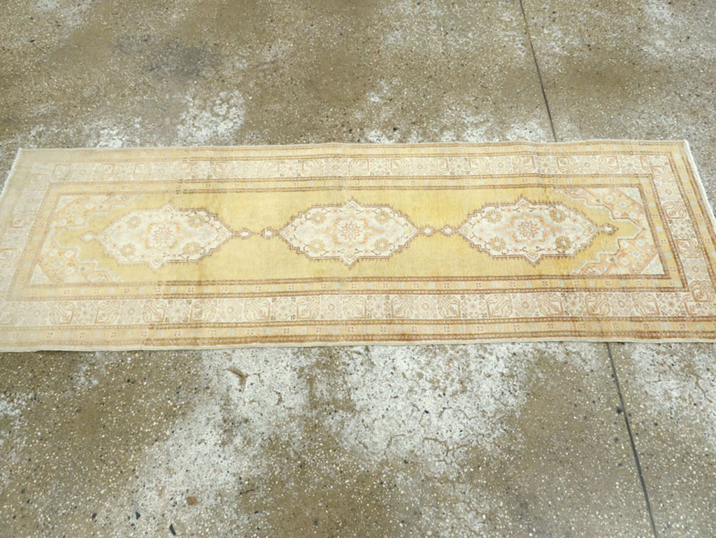 Vintage Turkish Sivas Runner, No.12434 - Staging