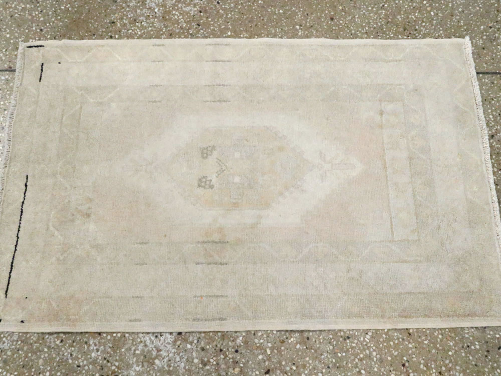 Vintage Turkish Sivas Rug, No.12736 - Staging