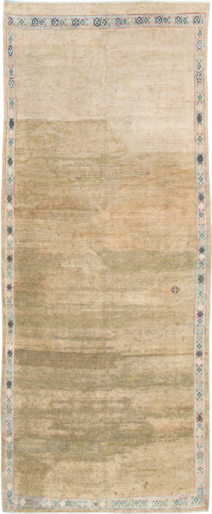 Antique Persian Mahal Rug, No.13272 - Staging