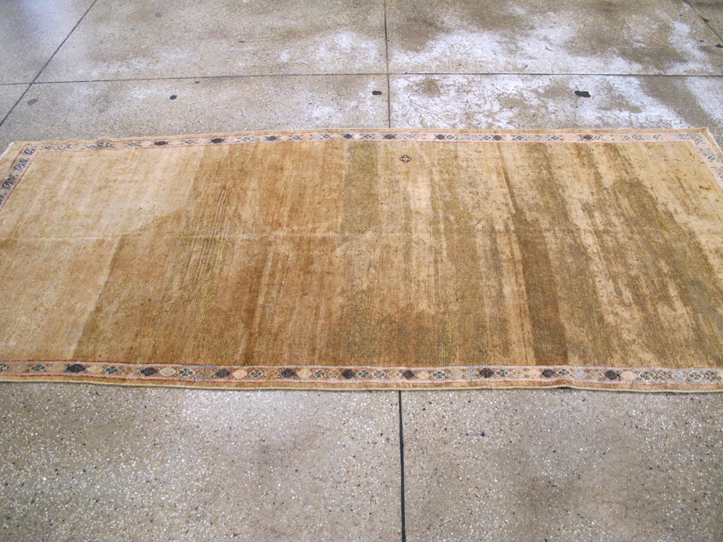 Antique Persian Mahal Rug, No.13272 - Staging