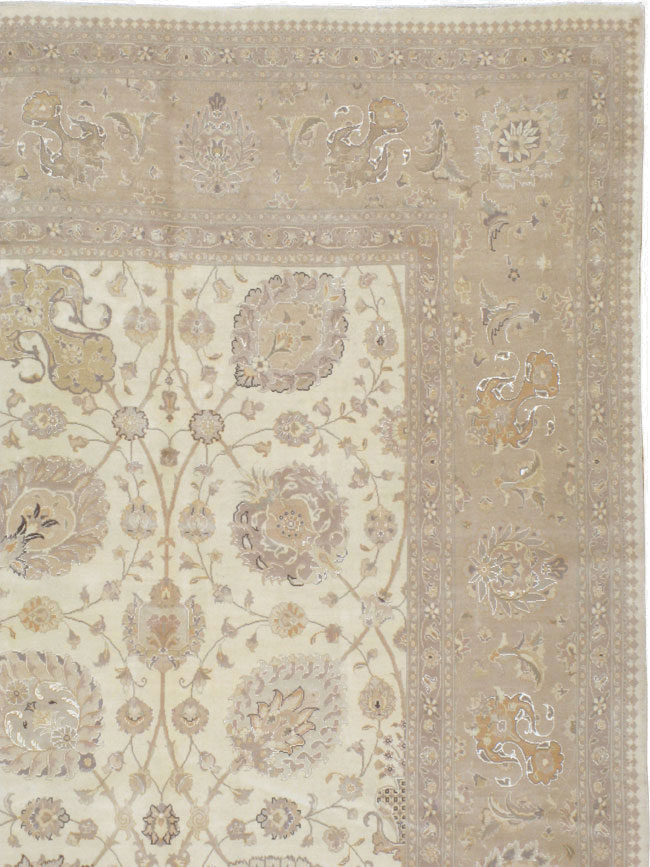 Vintage Persian Tabriz Carpet, No.13844 - Staging