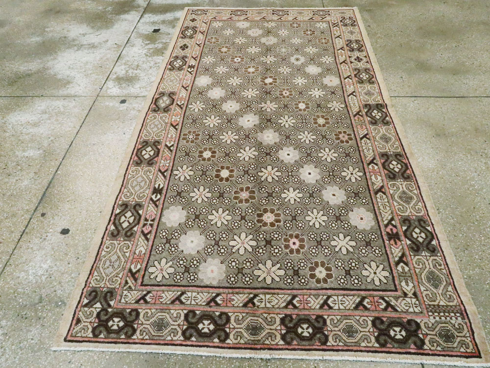 Vintage East Turkestan Khotan Rug, No.13885 - Staging