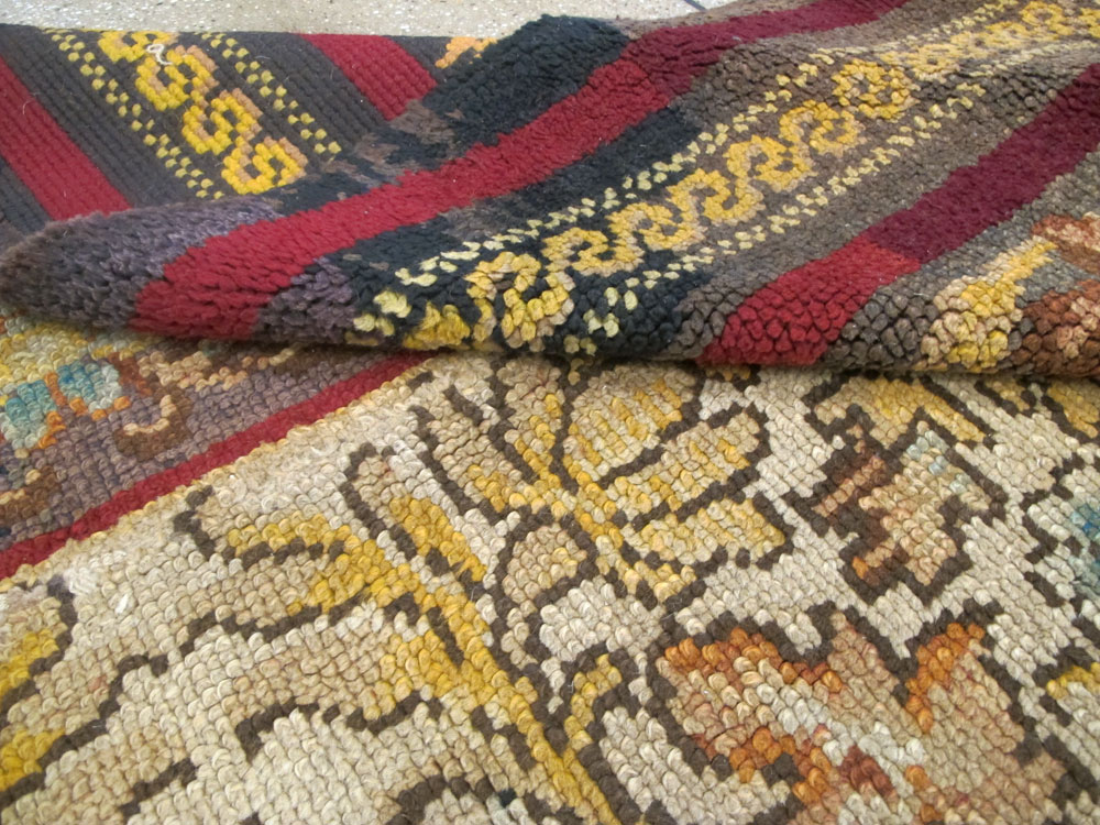 Vintage Irish Donegal Accent Carpet, No.13979 - Staging