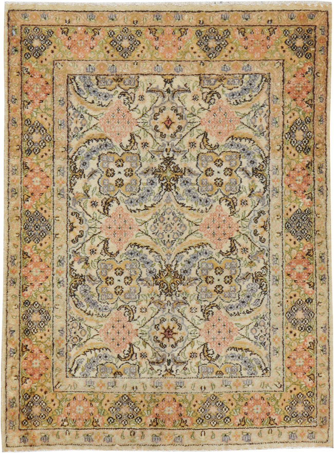 Antique Turkish Sivas Rug, No.14230 - Staging