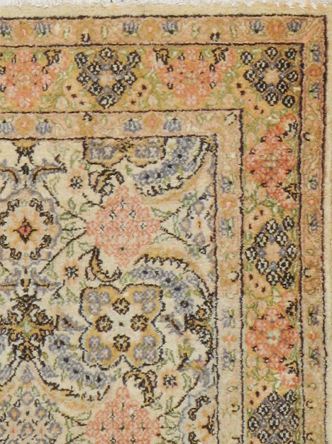 Antique Turkish Sivas Rug, No.14230 - Staging