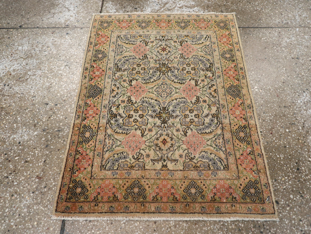 Antique Turkish Sivas Rug, No.14230 - Staging