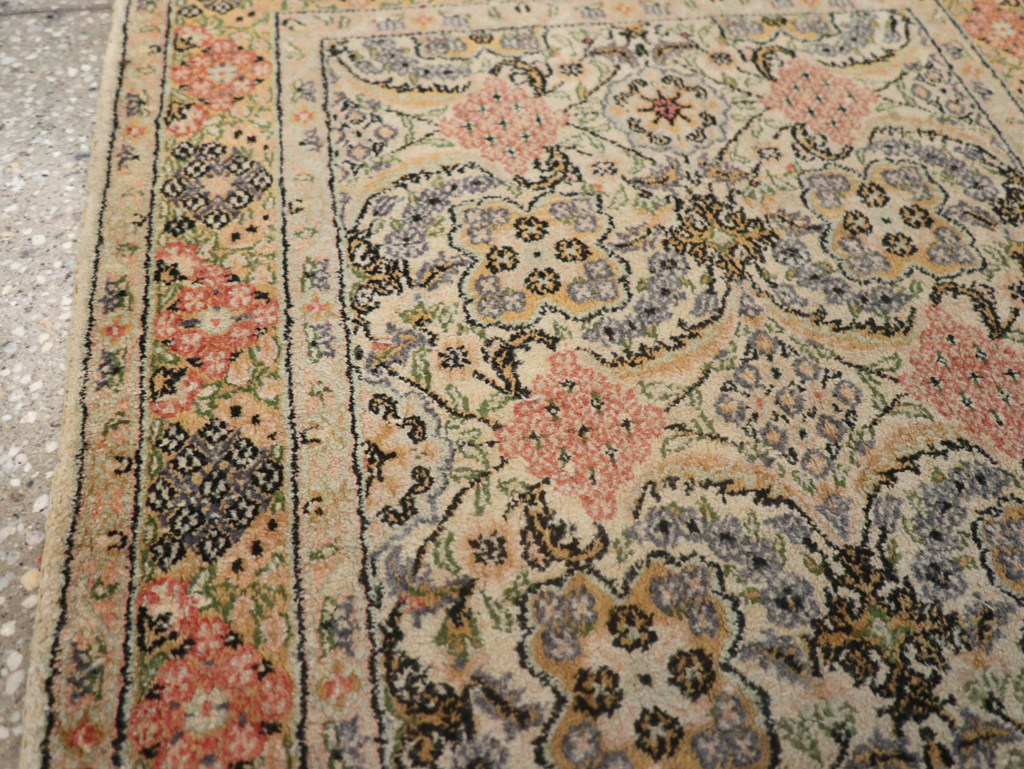 Antique Turkish Sivas Rug, No.14230 - Staging