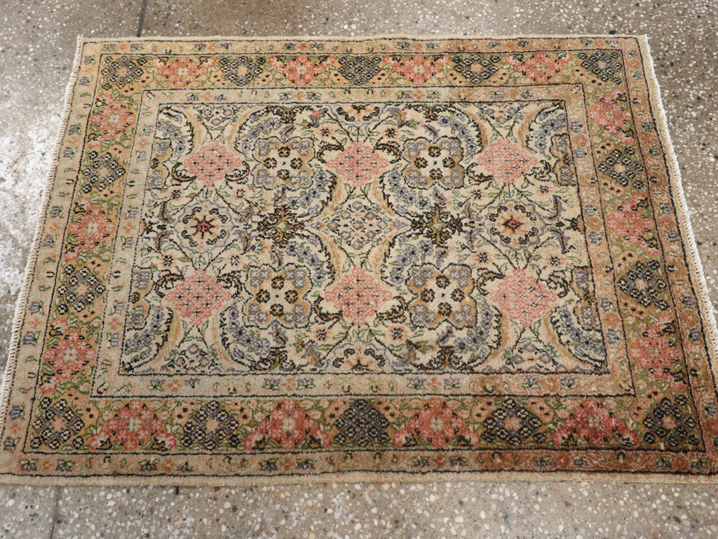Antique Turkish Sivas Rug, No.14230 - Staging