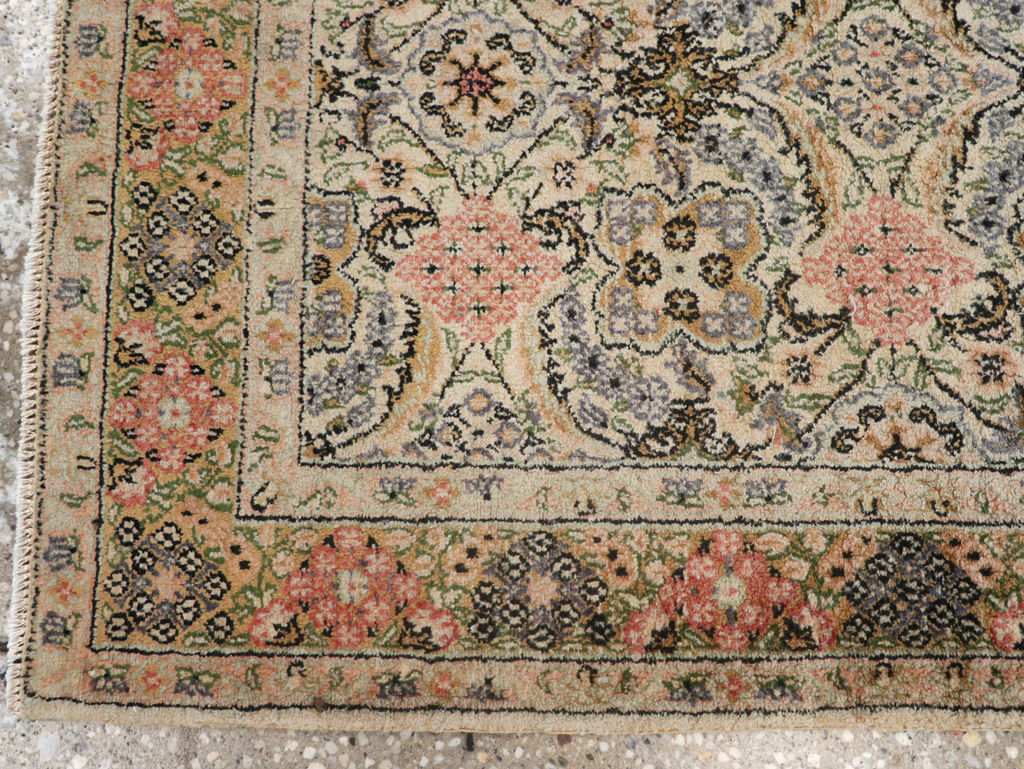Antique Turkish Sivas Rug, No.14230 - Staging