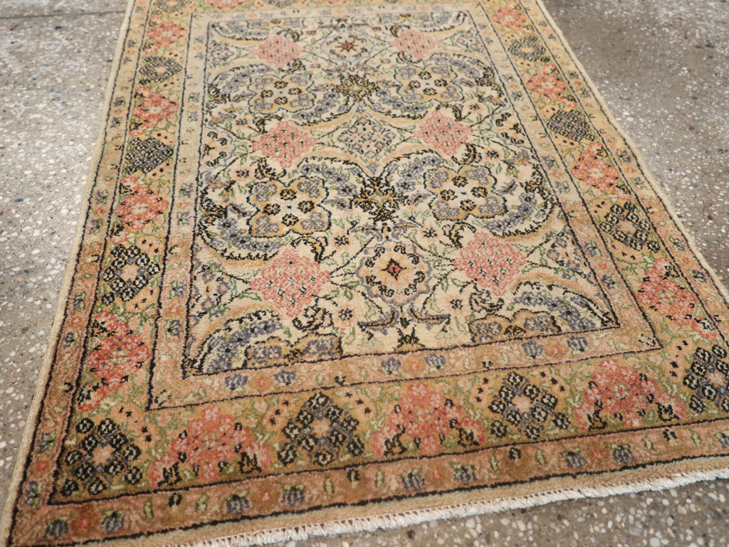 Antique Turkish Sivas Rug, No.14230 - Staging