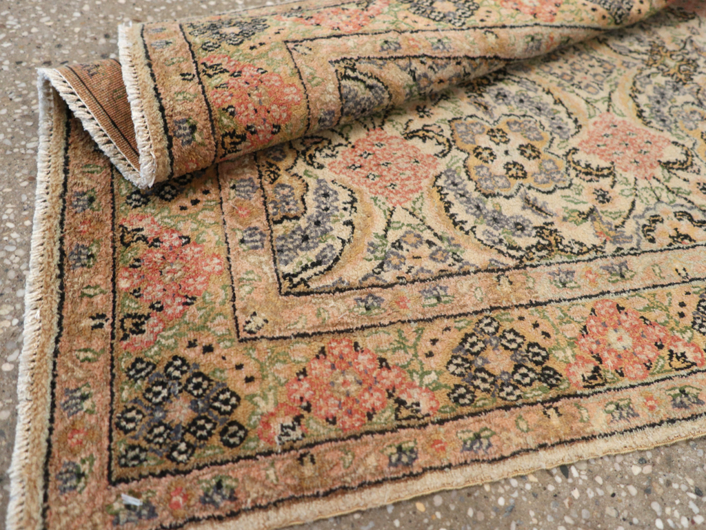 Antique Turkish Sivas Rug, No.14230 - Staging