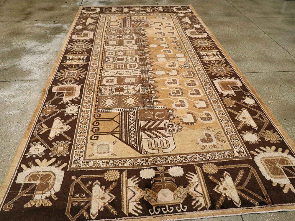 Vintage East Turkestan Khotan Pictorial Carpet, No.14651 - Staging