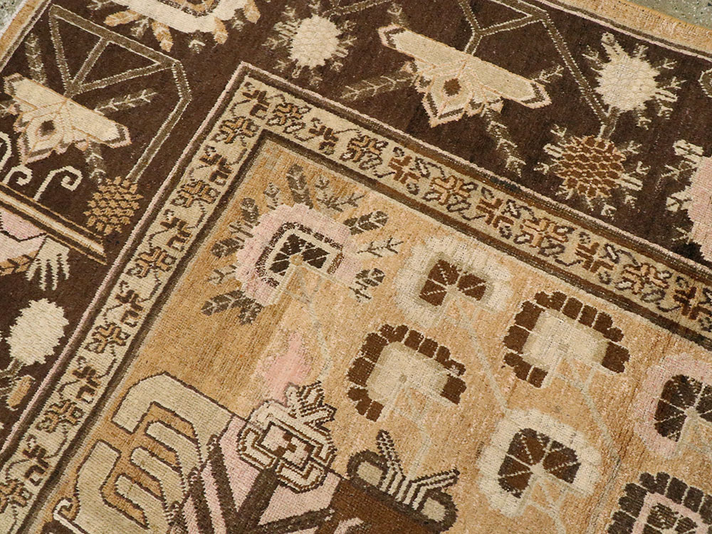 Vintage East Turkestan Khotan Pictorial Carpet, No.14651 - Staging