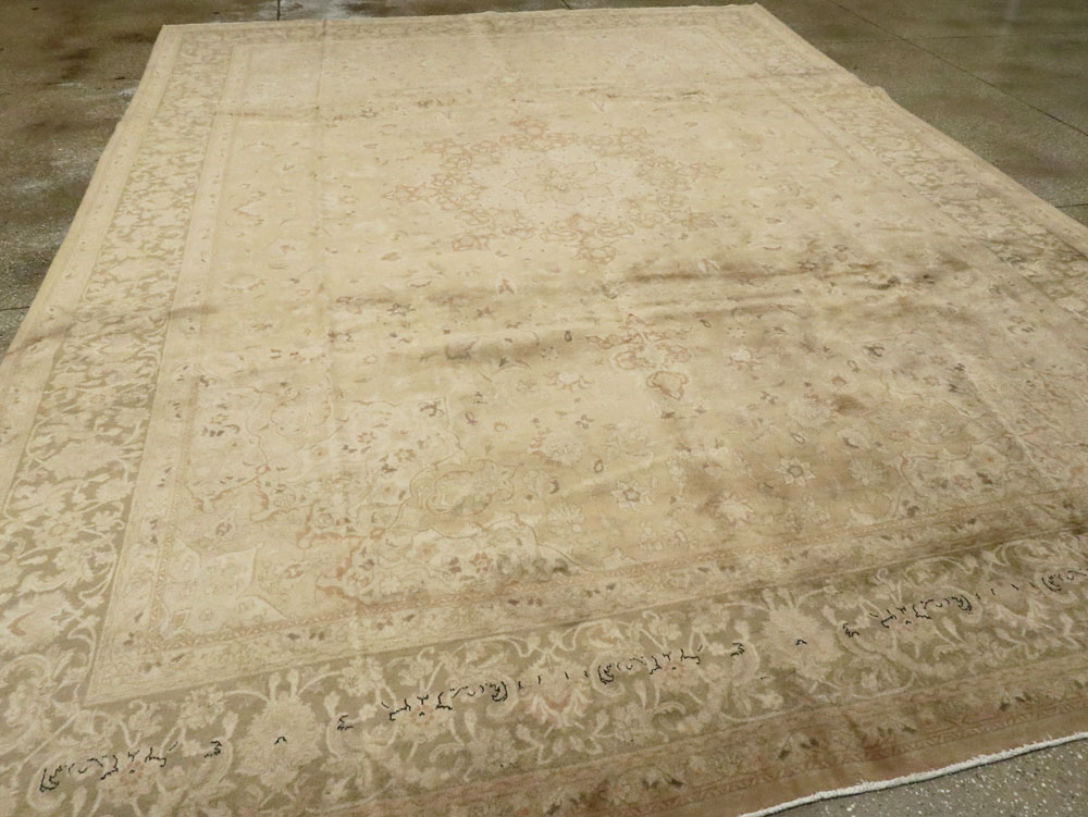 Vintage Persian Tabriz Carpet, No.14669 - Staging