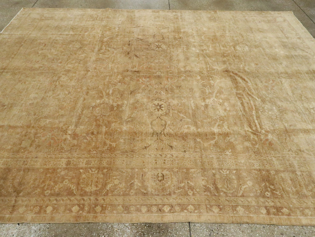 Vintage Indian Agra Carpet, No.14743 - Staging