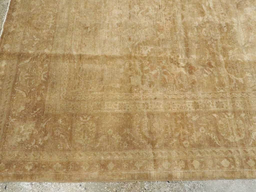 Vintage Indian Agra Carpet, No.14743 - Staging