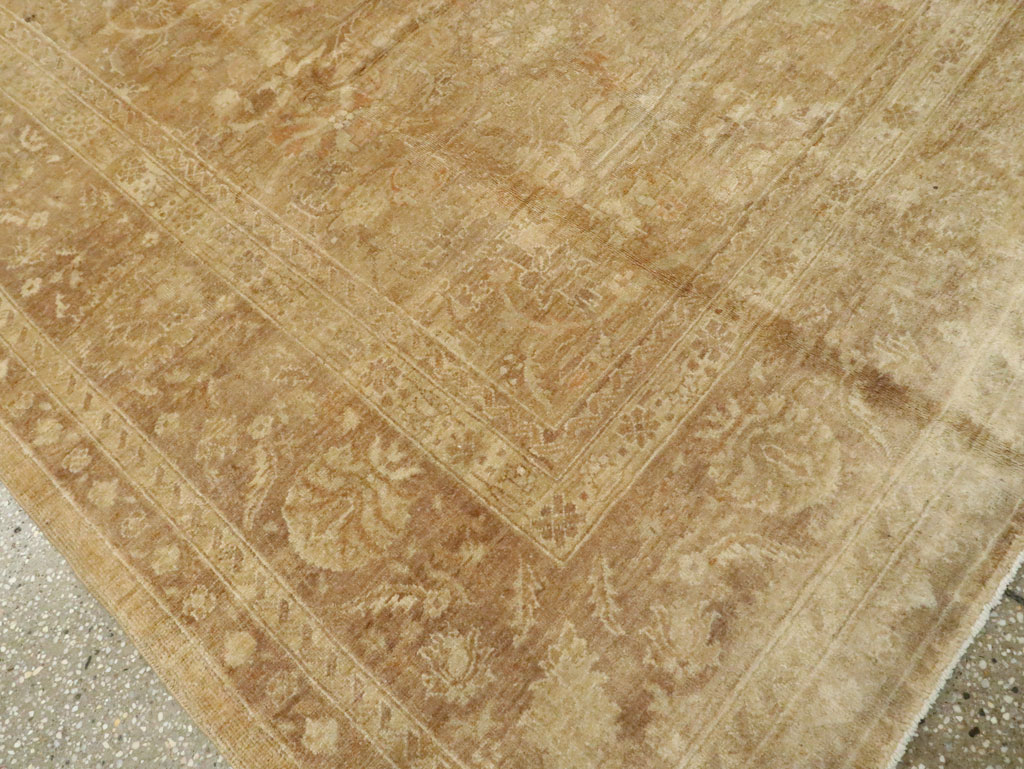 Vintage Indian Agra Carpet, No.14743 - Staging