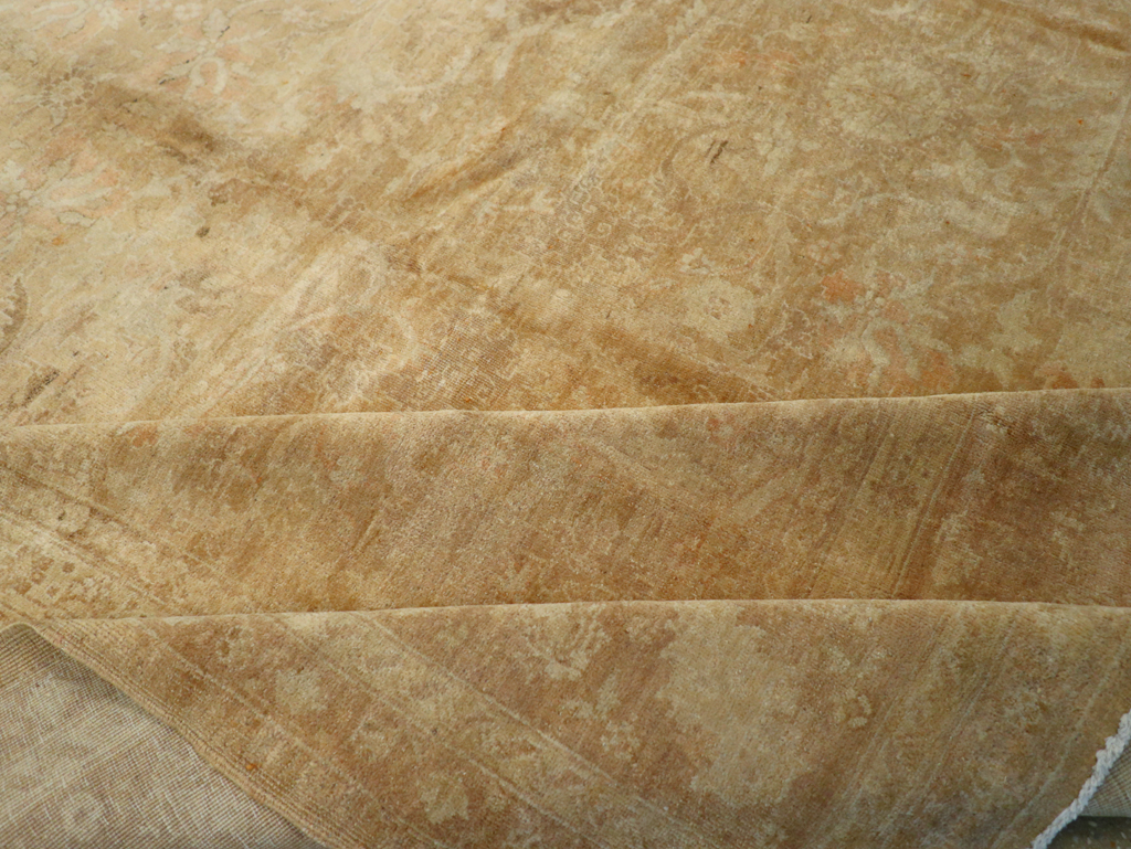 Vintage Indian Agra Carpet, No.14743 - Staging