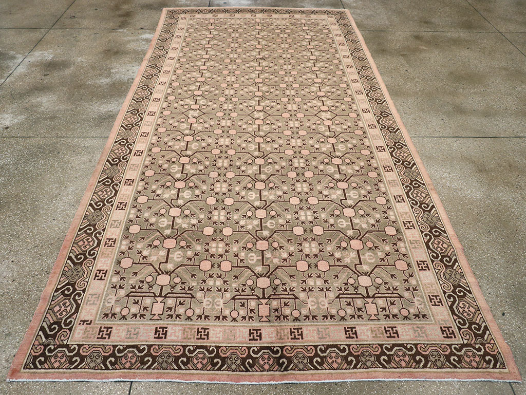 Vintage East Turkestan Khotan Carpet, No.14761 - Staging
