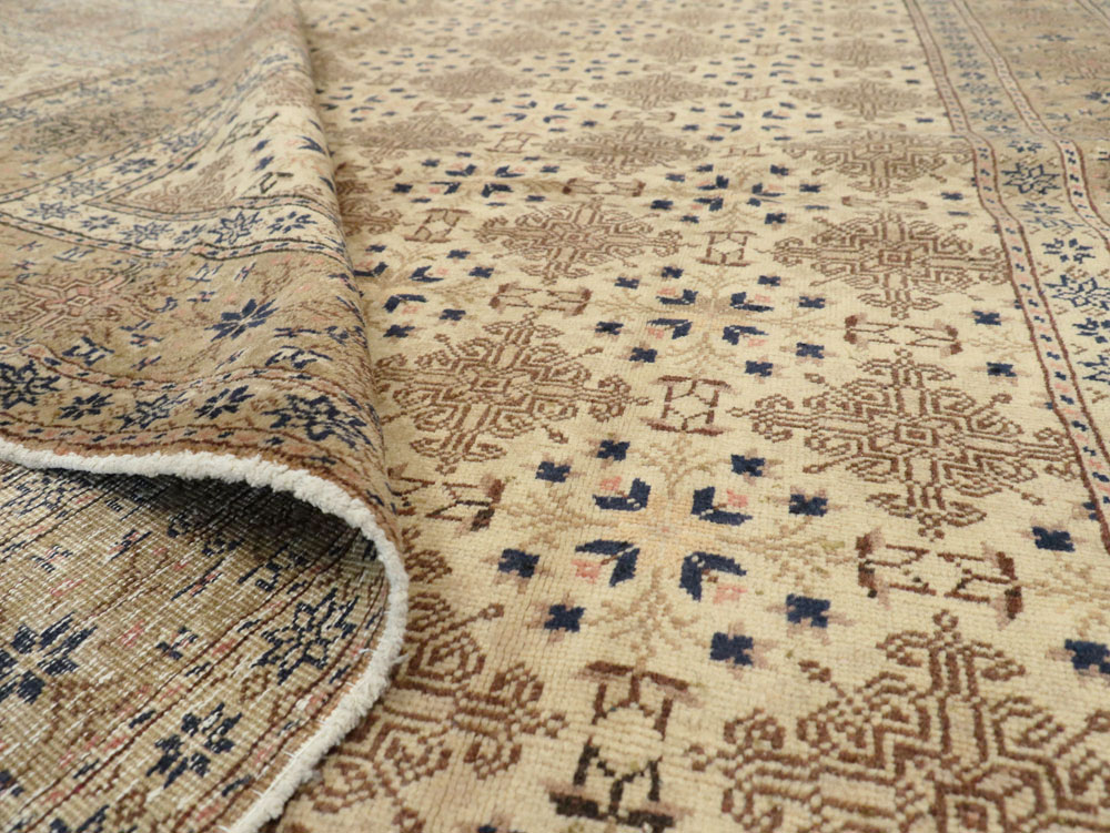 Vintage Turkish Sivas Carpet, No.14959 - Staging