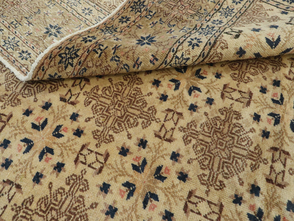 Vintage Turkish Sivas Carpet, No.14959 - Staging