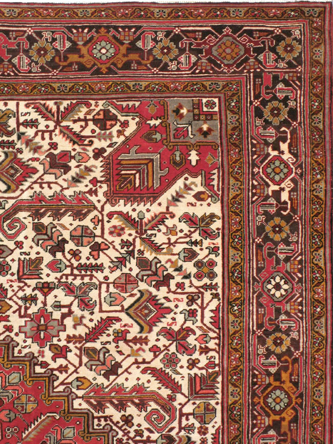 Vintage Persian Heriz Carpet, No.15530 - Staging