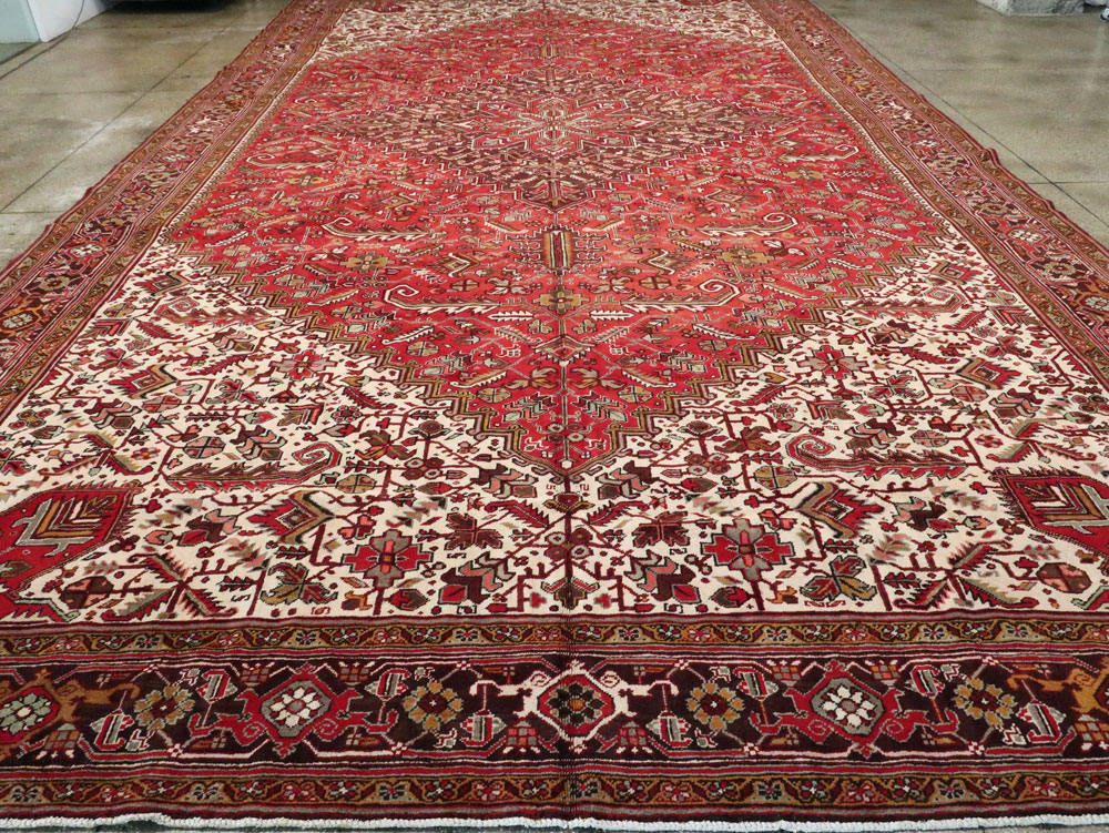 Vintage Persian Heriz Carpet, No.15530 - Staging