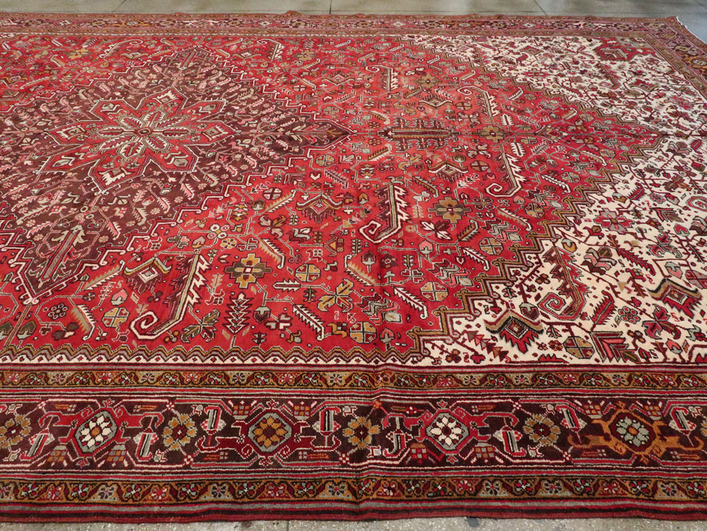 Vintage Persian Heriz Carpet, No.15530 - Staging