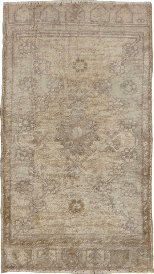Antique Turkish Oushak Rug, No.15646 - Staging