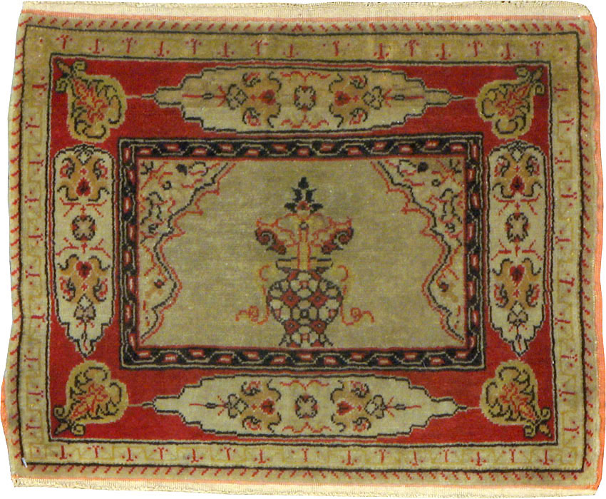 Vintage Turkish Herekeh Rug, No.15700 - Staging