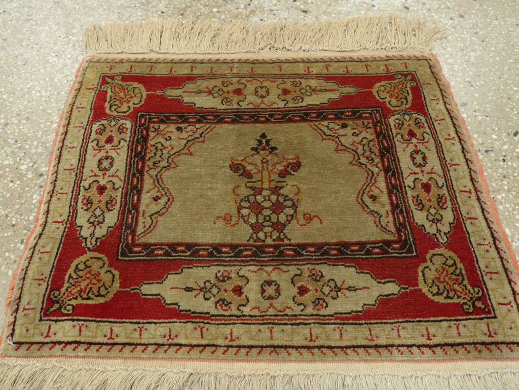 Vintage Turkish Herekeh Rug, No.15700 - Staging