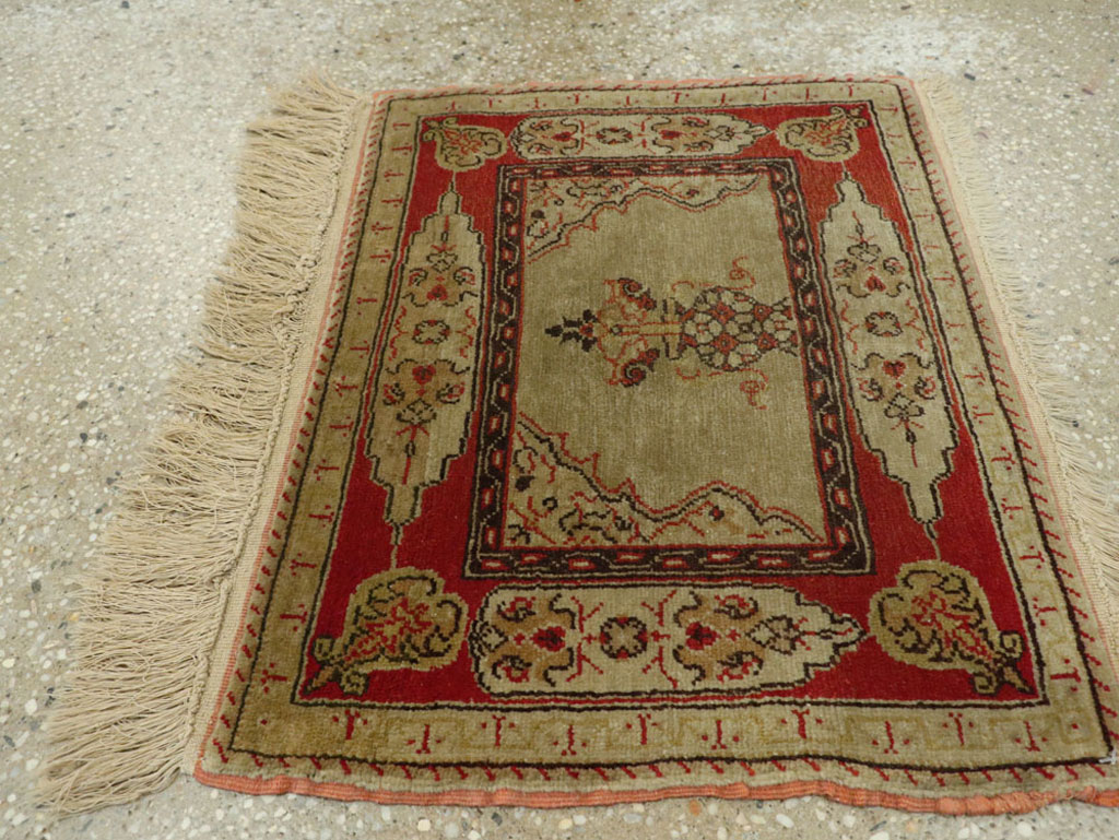 Vintage Turkish Herekeh Rug, No.15700 - Staging