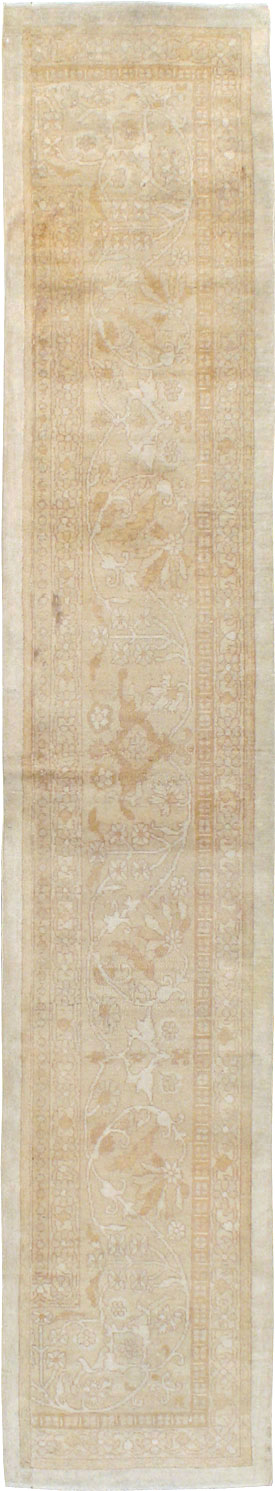 Vintage Indian Agra Runner, No.15725 - Staging