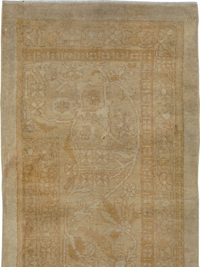 Vintage Indian Agra Runner, No.15725 - Staging